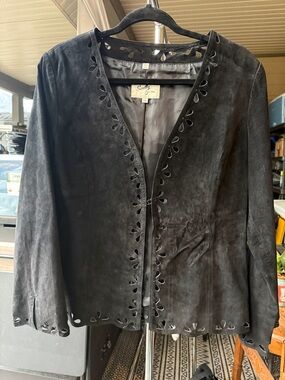 Scully Black Suede Jacket with Laser-Cut Detail size medium p2p 20”